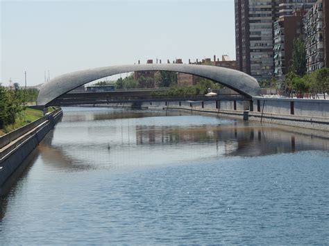 puentes colgantes madrid|Puentes y pasarelas de Madrid Río